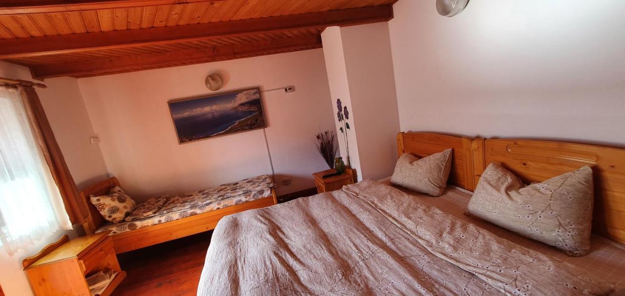 Vila Casa Colt De Rai Brezoi Exteriér fotografie