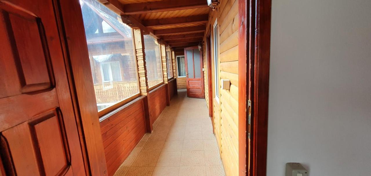 Vila Casa Colt De Rai Brezoi Exteriér fotografie