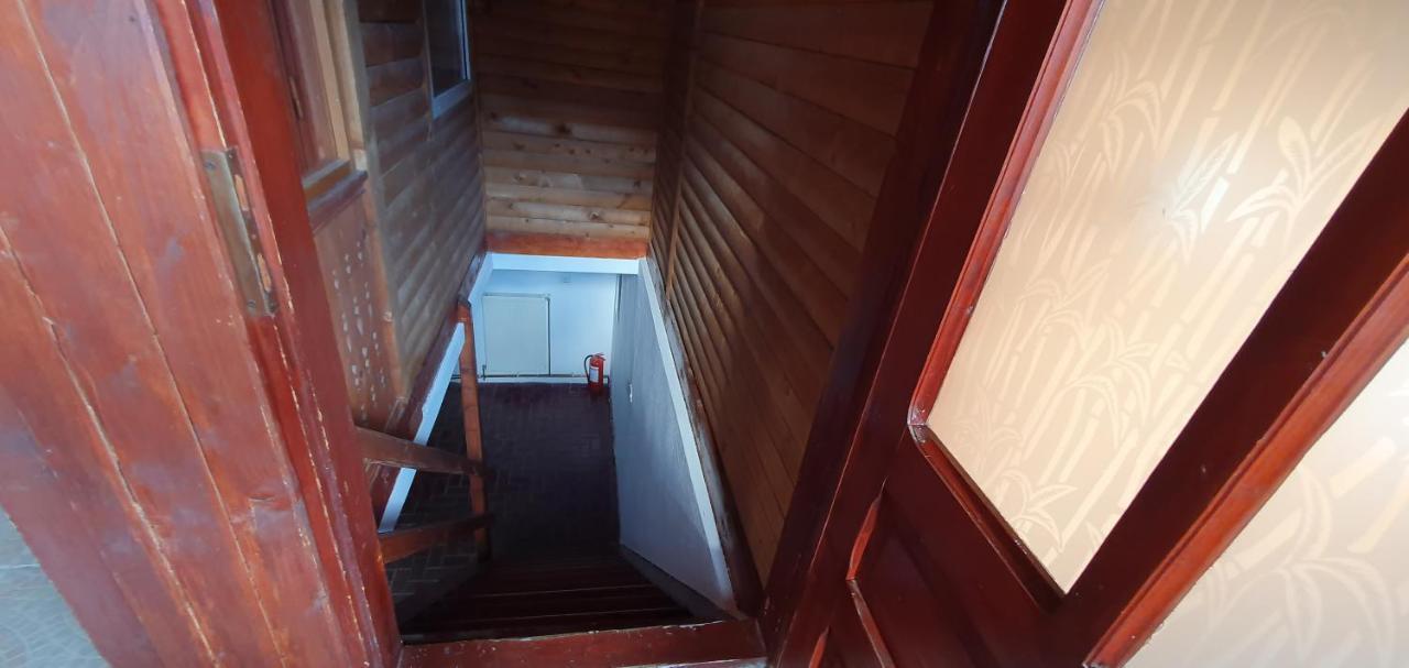 Vila Casa Colt De Rai Brezoi Exteriér fotografie