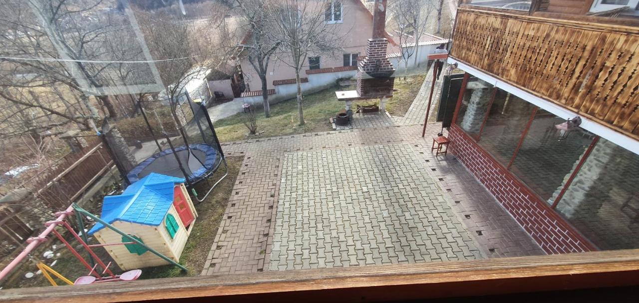 Vila Casa Colt De Rai Brezoi Exteriér fotografie