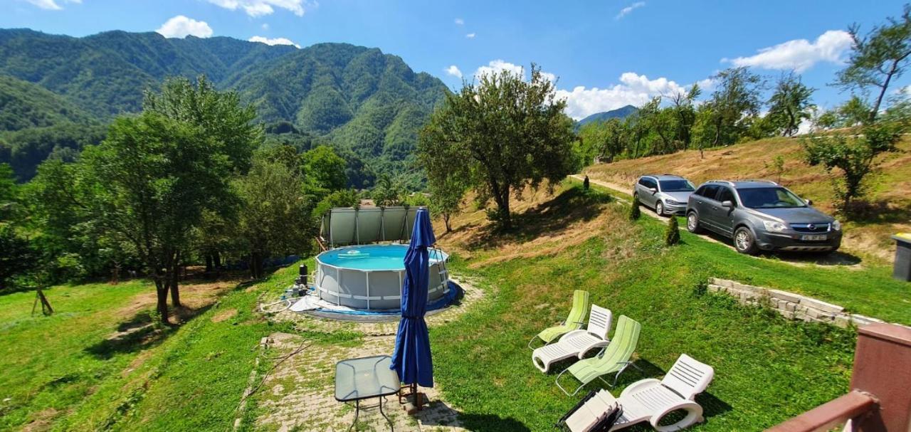 Vila Casa Colt De Rai Brezoi Exteriér fotografie