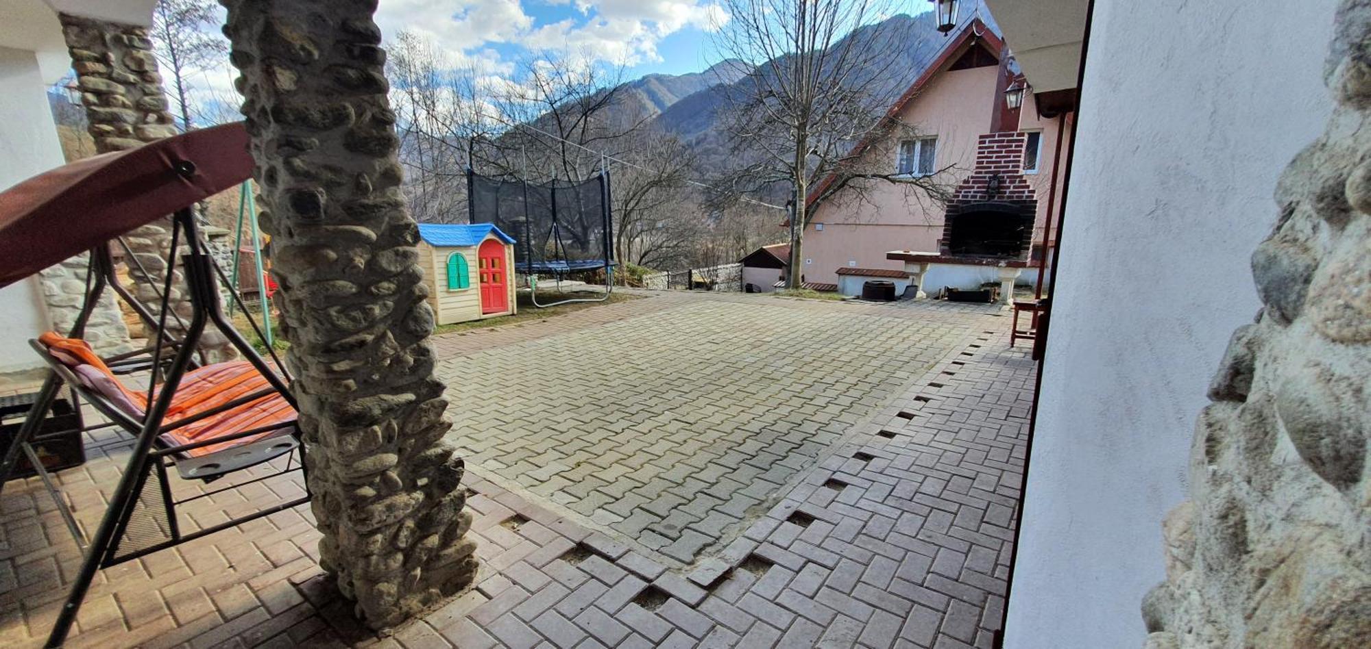 Vila Casa Colt De Rai Brezoi Exteriér fotografie