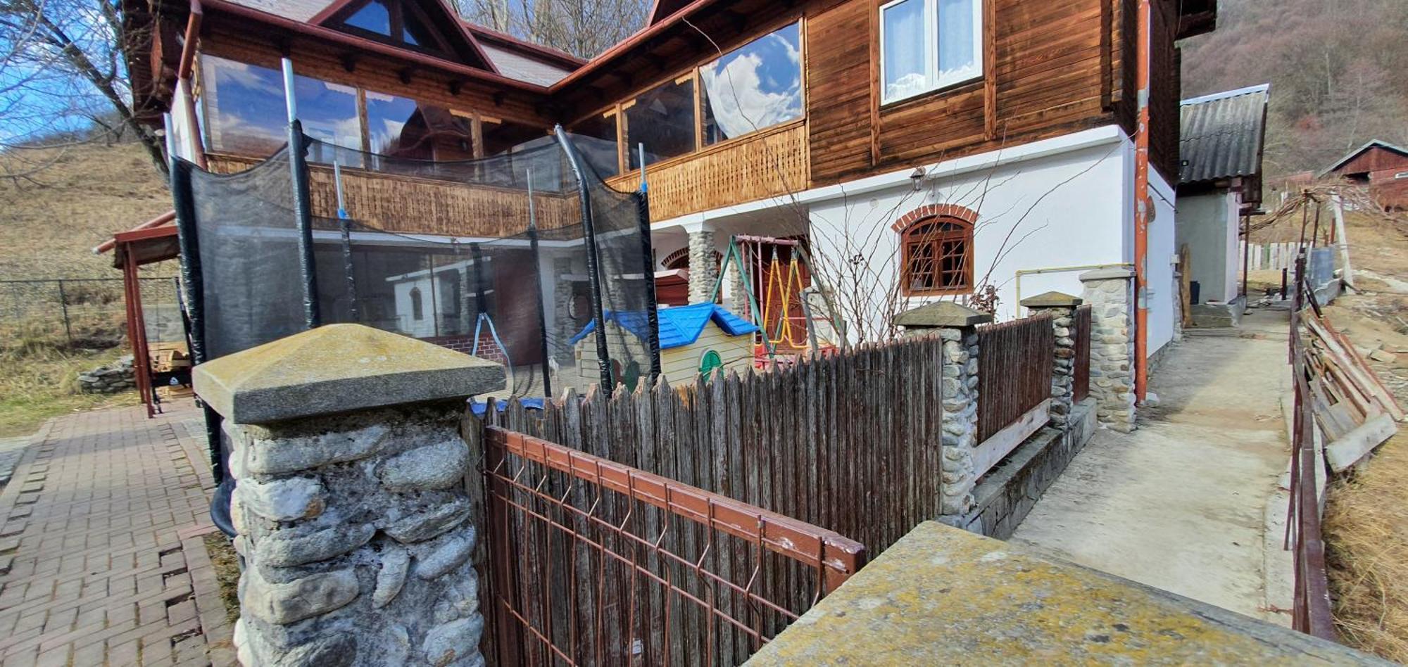 Vila Casa Colt De Rai Brezoi Exteriér fotografie