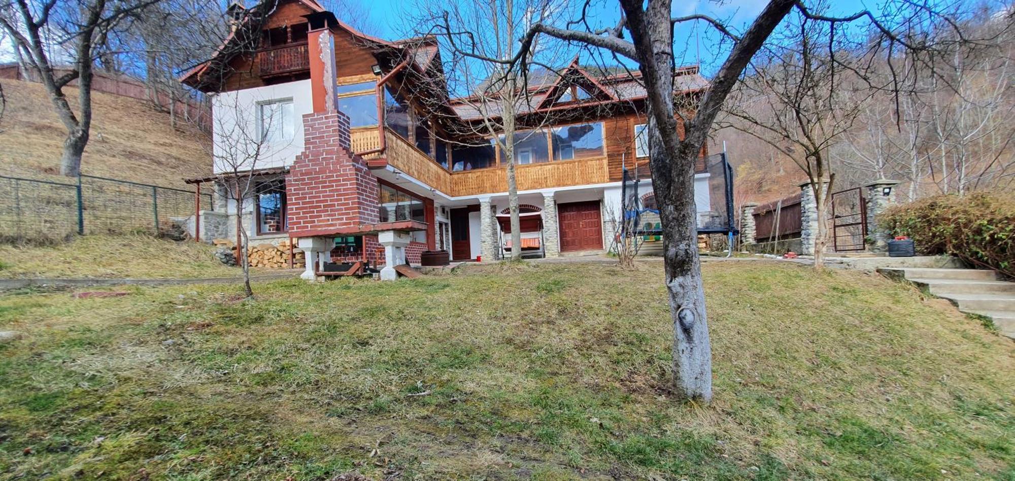 Vila Casa Colt De Rai Brezoi Exteriér fotografie