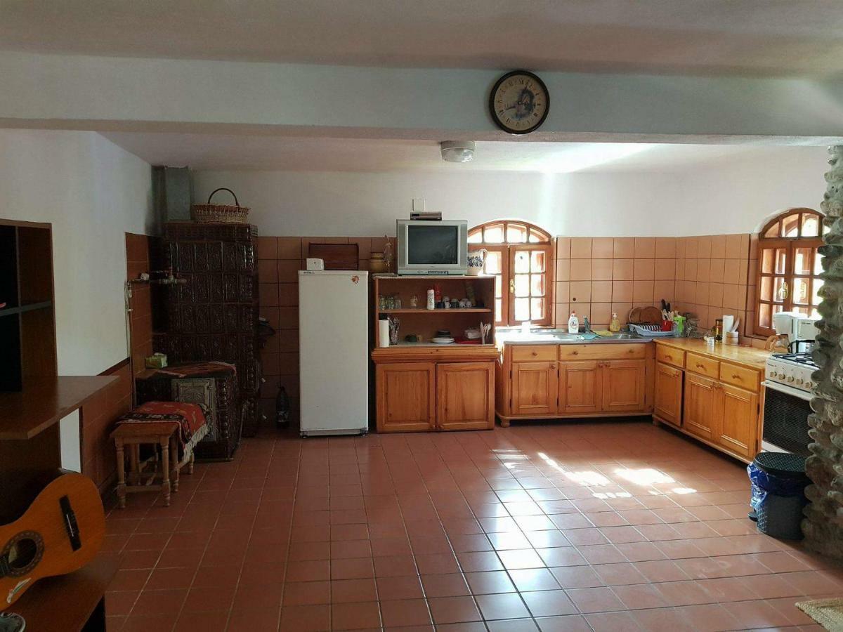 Vila Casa Colt De Rai Brezoi Exteriér fotografie